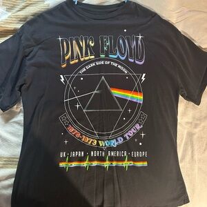 Size XS but fits like a M oversized shirt. NWOT